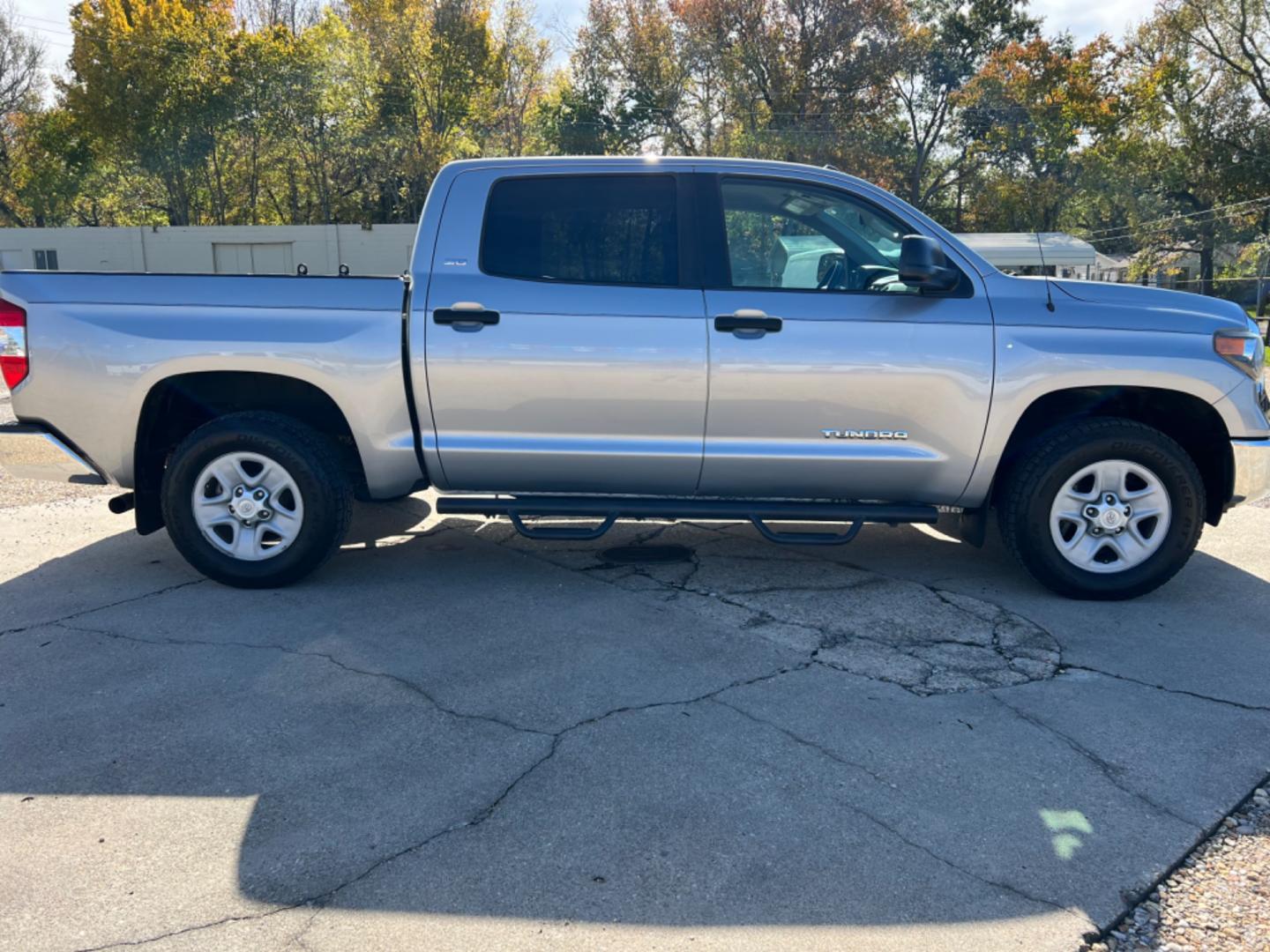 2018 Silver /Gray Toyota Tundra SR5 (5TFDM5F11JX) with an 4.6 V8 engine, Automatic transmission, located at 4520 Airline Hwy, Baton Rouge, LA, 70805, (225) 357-1497, 30.509325, -91.145432 - 2018 Toyota Tundra CrewMax 4X4 155K Miles, 4.6 V8, Power Windows ,Locks & Mirrors, Backup Camera, Cold A/C, Tow Pkg. It Has Dings & Scratches Mainly On Tailgate (See Pic). NO IN HOUSE FINANCING. FOR INFO PLEASE CONTACT JEFF AT 225 357-1497 CHECK OUT OUR A+ RATING WITH THE BETTER BUSINESS BUREAU WE H - Photo#4